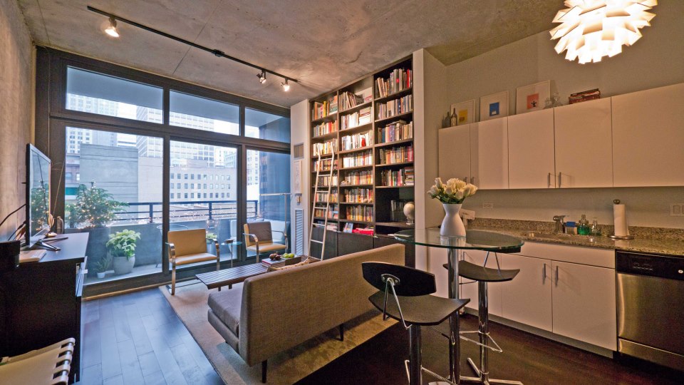 floor-to-ceiling-bookcase